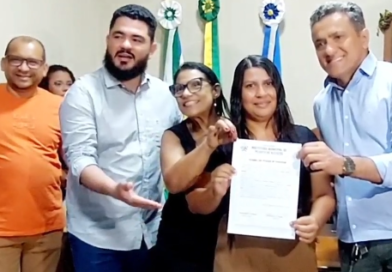 Profissionais da Educação aprovados em concurso publico tomaram posse na manhã dessa segunda feira em Peixoto MT.