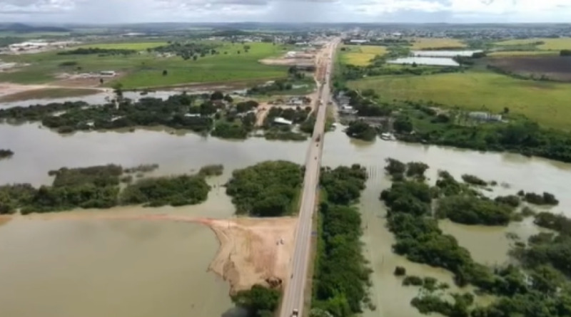 Imagens aéreas mostram Rio Peixoto no limite e ligam sinal de alerta para moradores ribeirinhos