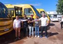 Prefeito de Peixoto MT Nilmar Nunes recebe ônibus escolares e maquinas pesadas para o município.