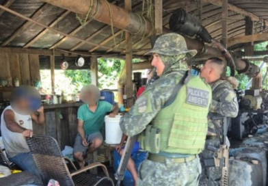 Polícia Ambiental flagra garimpo ilegal e apreende balsa no Rio Teles Pires