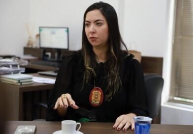 Delegada alerta mulheres sobre relacionamentos tóxicos e necessidade de denunciar manipulação e controle