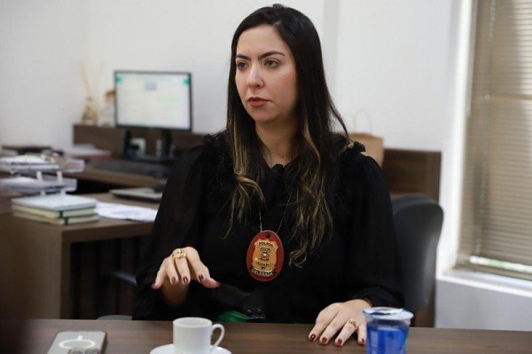 Delegada alerta mulheres sobre relacionamentos tóxicos e necessidade de denunciar manipulação e controle