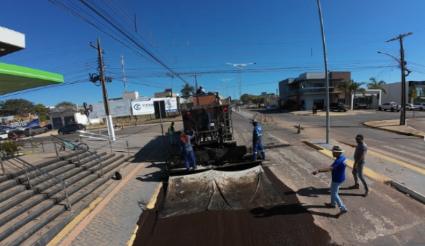 Peixoto de Azevedo intensifica recuperação das vias urbanas com mais de 22 km de micropavimentação asfáltica