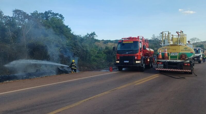 Carreta carregada com diesel tomba e pega fogo em Guarantã do Norte