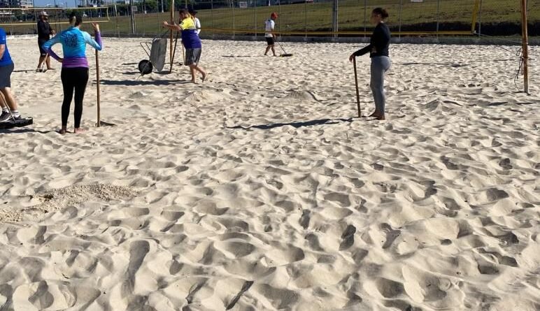 Quadras de areia do Complexo Turístico dos Lagos passam por manutenção