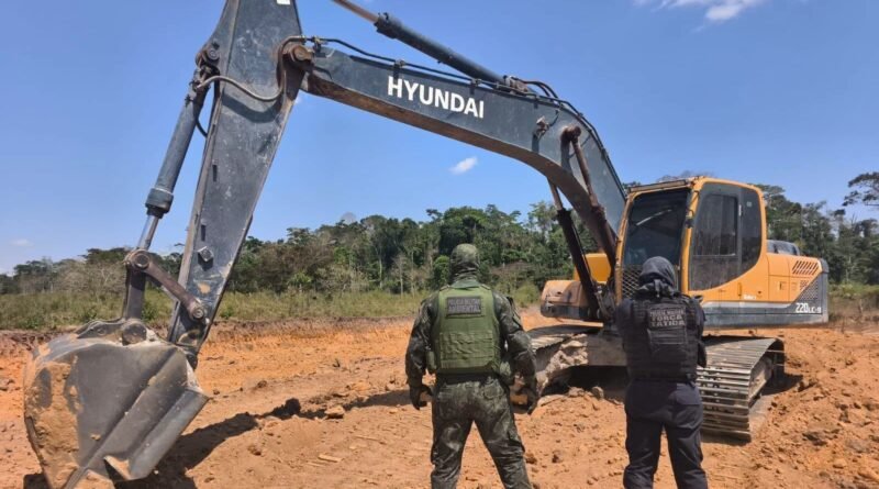 Batalhão Ambiental da PM apreende maquinas e fecha garimpos ilegais em Novo Mundo