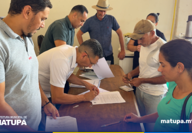 Prefeitura de Matupá realiza entrega de títulos definitivos pelo Programa Documento na Mão