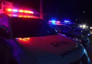 Homem tenta matar filha de 16 anos após vê-la dançando com amigos na rua